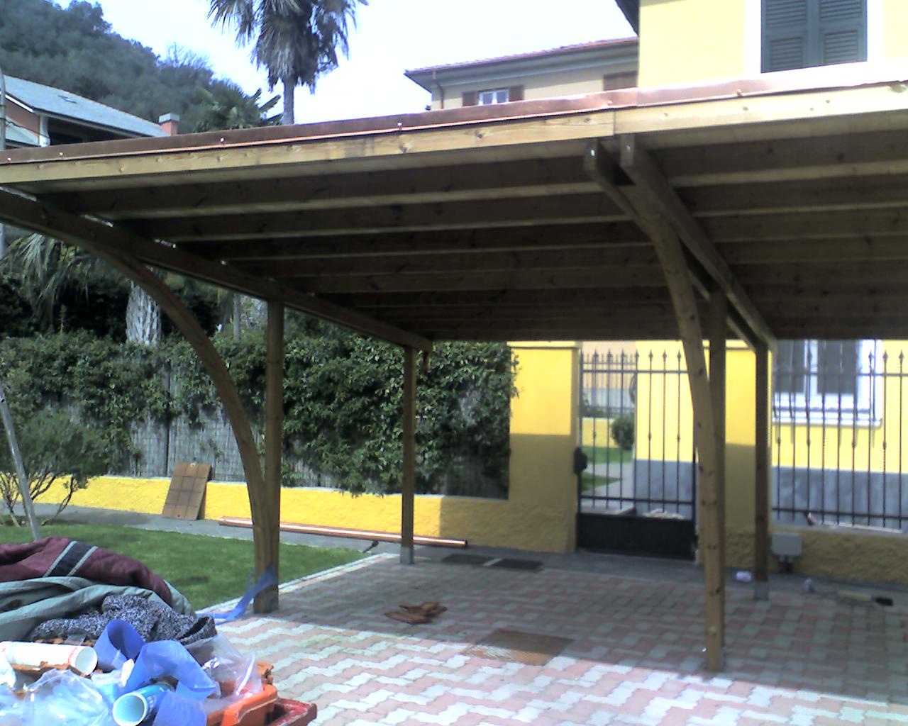 Carport in Legno Lamellare con Travi Curve